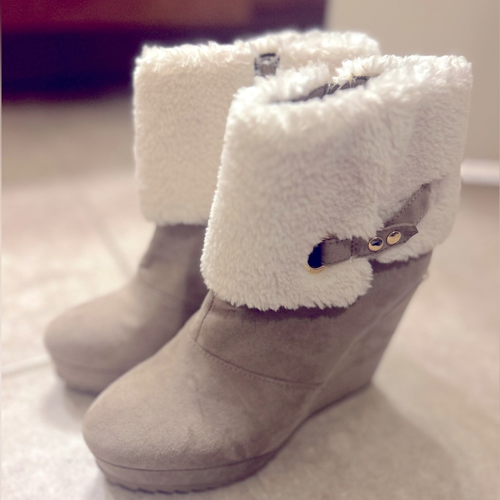 Juicy Couture Wedge Boots Size 7